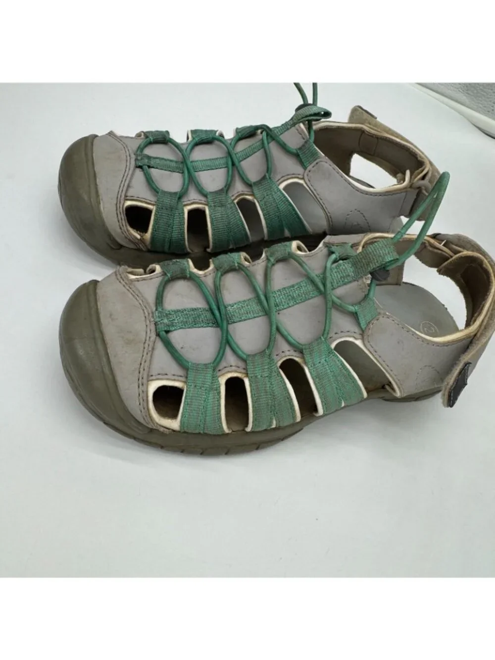 DSG Caged Sandal Kids Girls 2 Gray Leather Adjustable Strap Fisherman Slingback